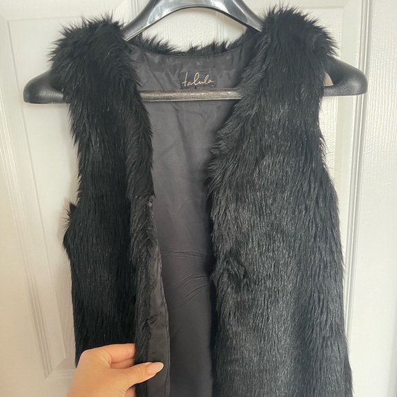 Talula black faux fur vest - Picture 3 of 4